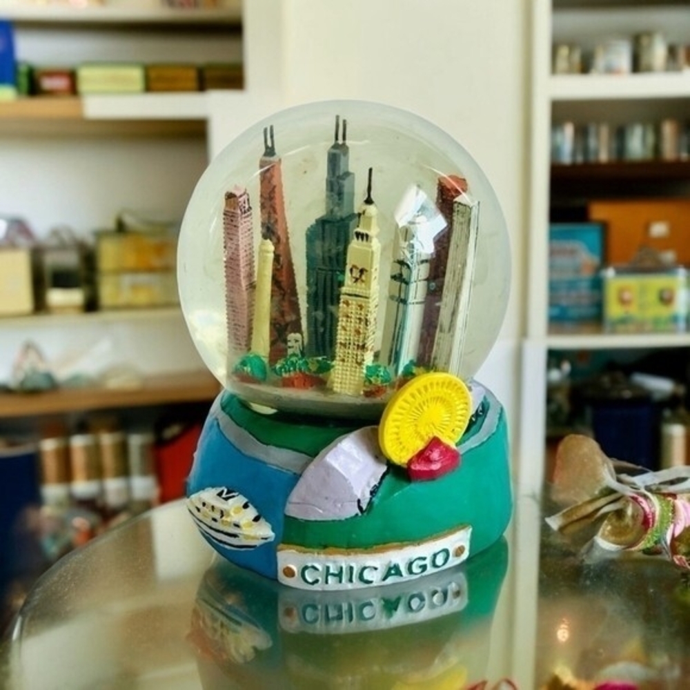 Vintage Chicago Snow Globe Skyline 3.5" Collectible Souvenir Memorabilia VG